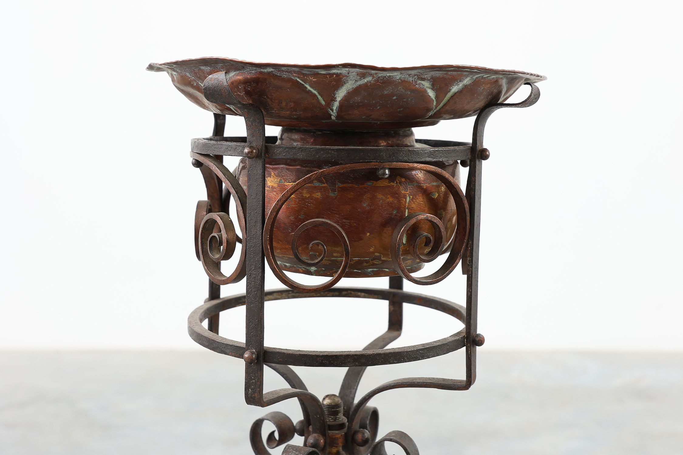 Art Nouveau planter in metal and copper, France ca. 1905thumbnail